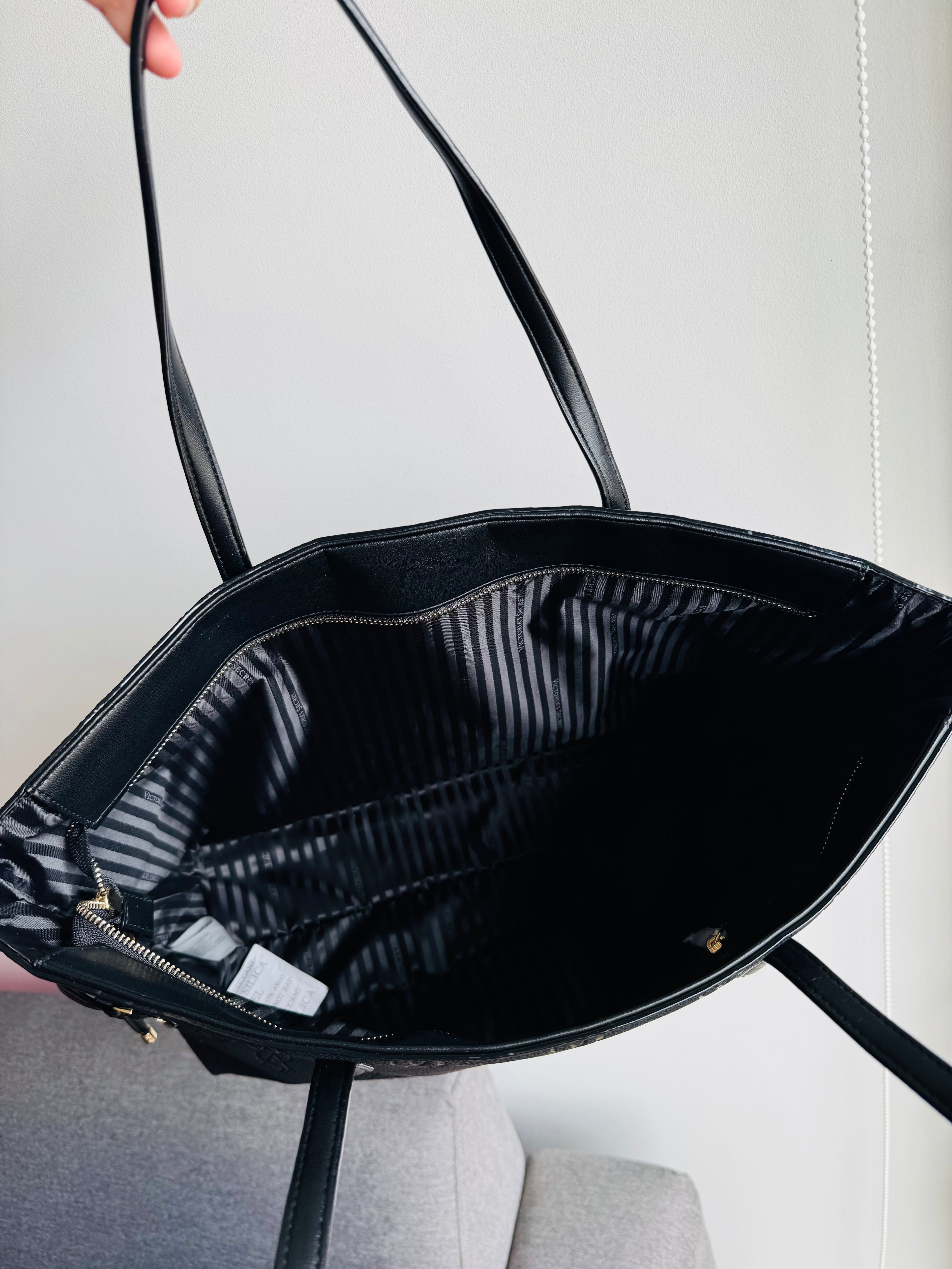 Tote Victoria’s Secret