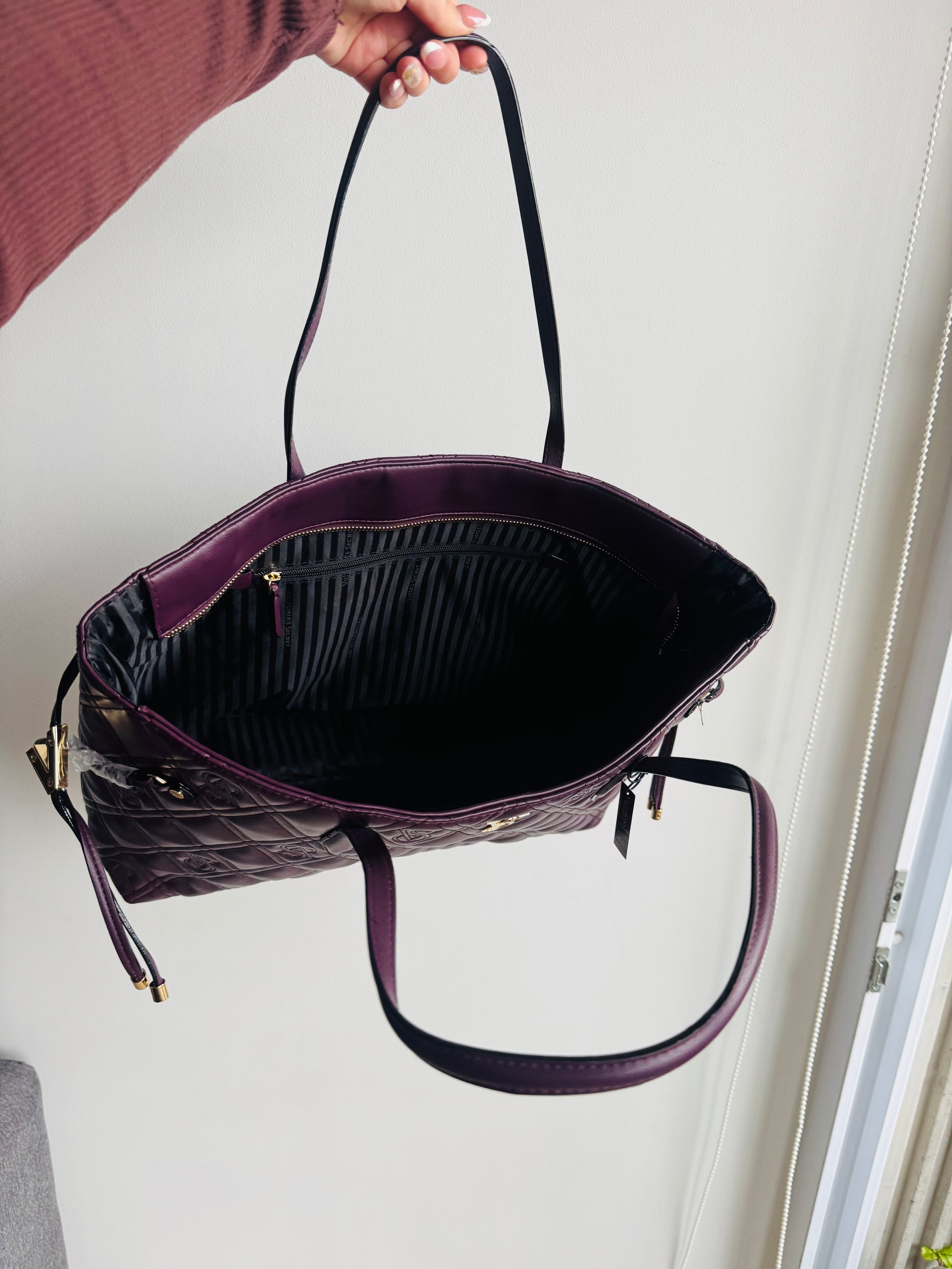 Tote Victoria’s Secret